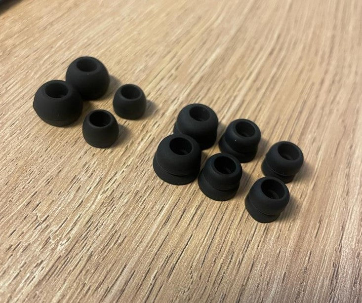 In-ear earbuds and IEM accessory set - Ear hooks, clip, eartips In-ear earbuds and IEM accessory set - Ear hooks, clip, eartips